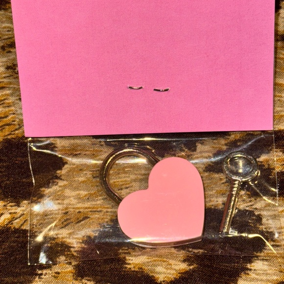 Pink Heart Lock & Key - Picture 2 of 2